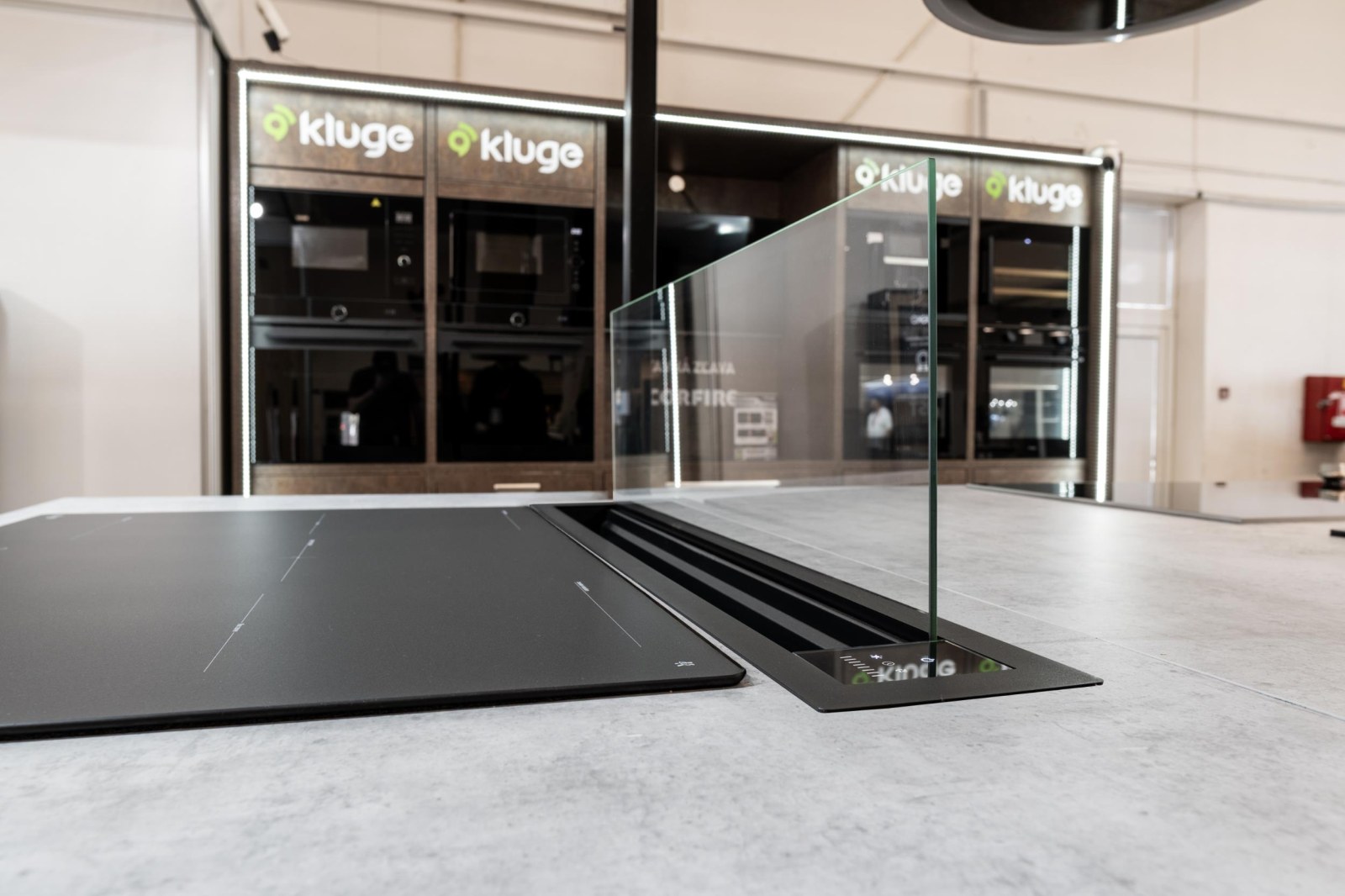 Odsávač s výsuvným panelom KLD9500BLG – Obrázok 4